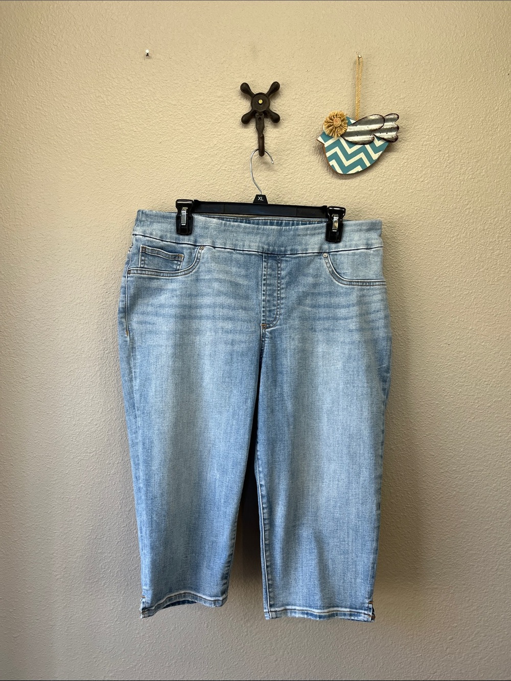 Chicos pull on jean capris size Chico 2